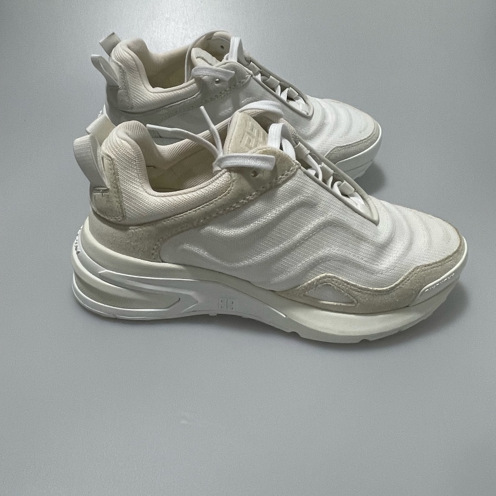 GIVENCHY
White GIV 1 Light Runner Sneakers Women’s EU 36.5/US 6.5 $895. - Picture 7 of 11